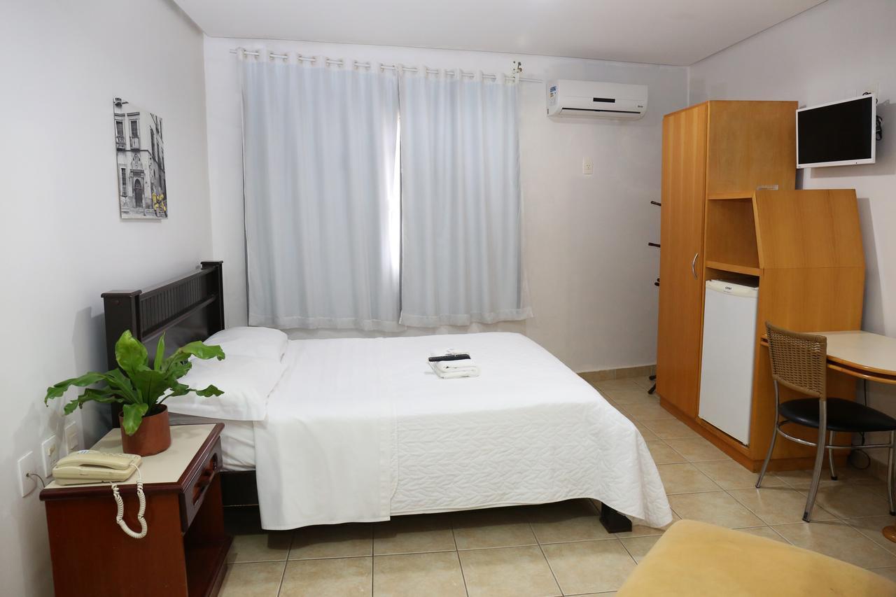 Licia Hotel Joao Pinheiro Exterior photo